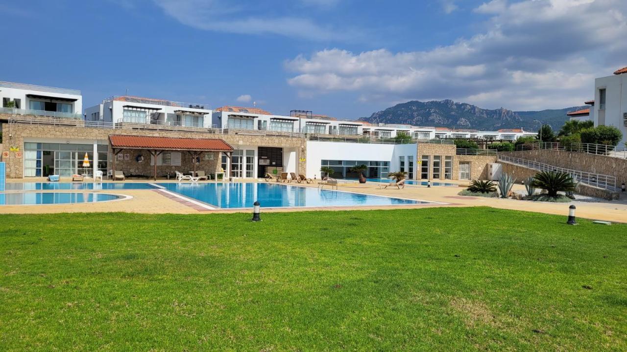 Sea And Mountain View Beachfront Penthouse Yali Exteriör bild